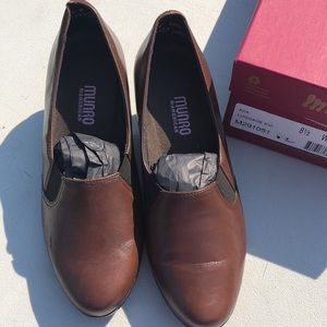 Women’s Munro AVA Luggage Kid Heels, Size8.5